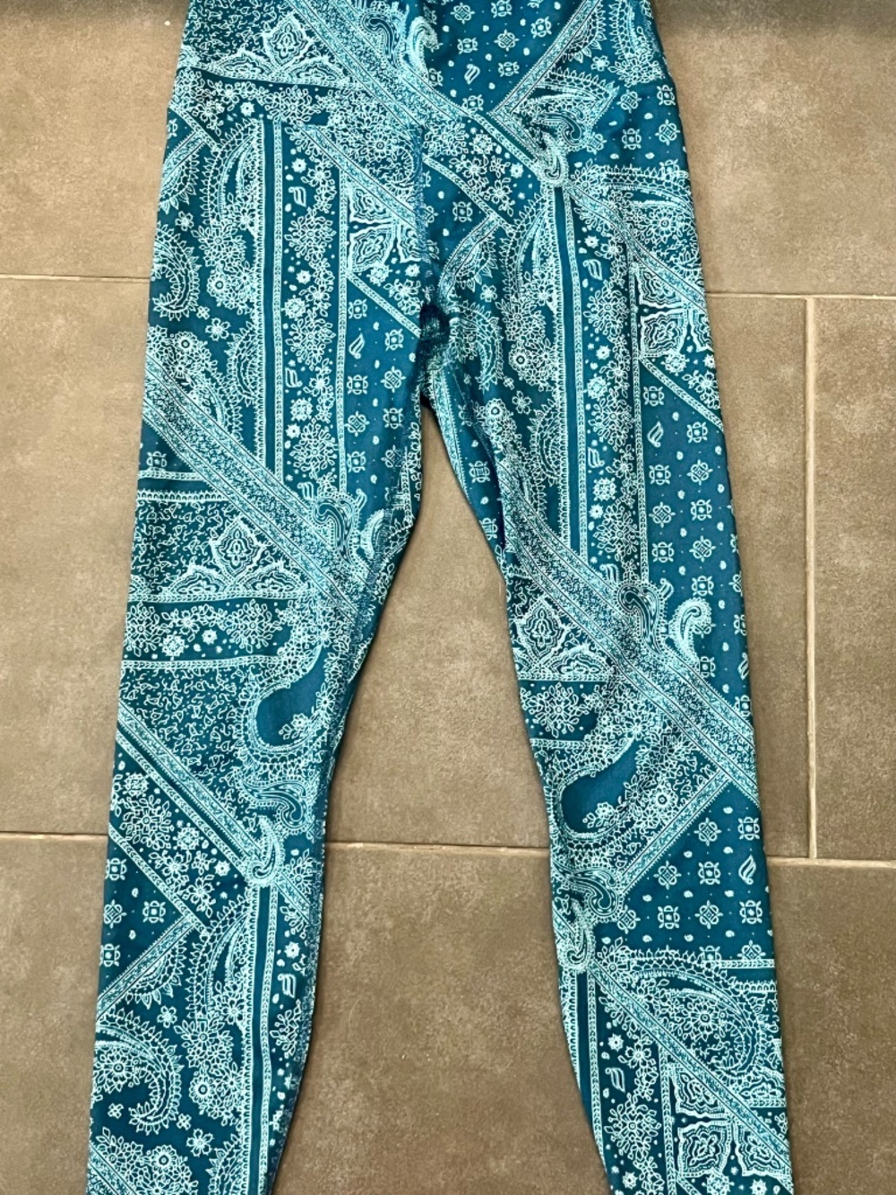 Fabletics Boost PowerHold High-Waisted 7/8 Legging Blue Bandana Paisley Small - Picture 6 of 14